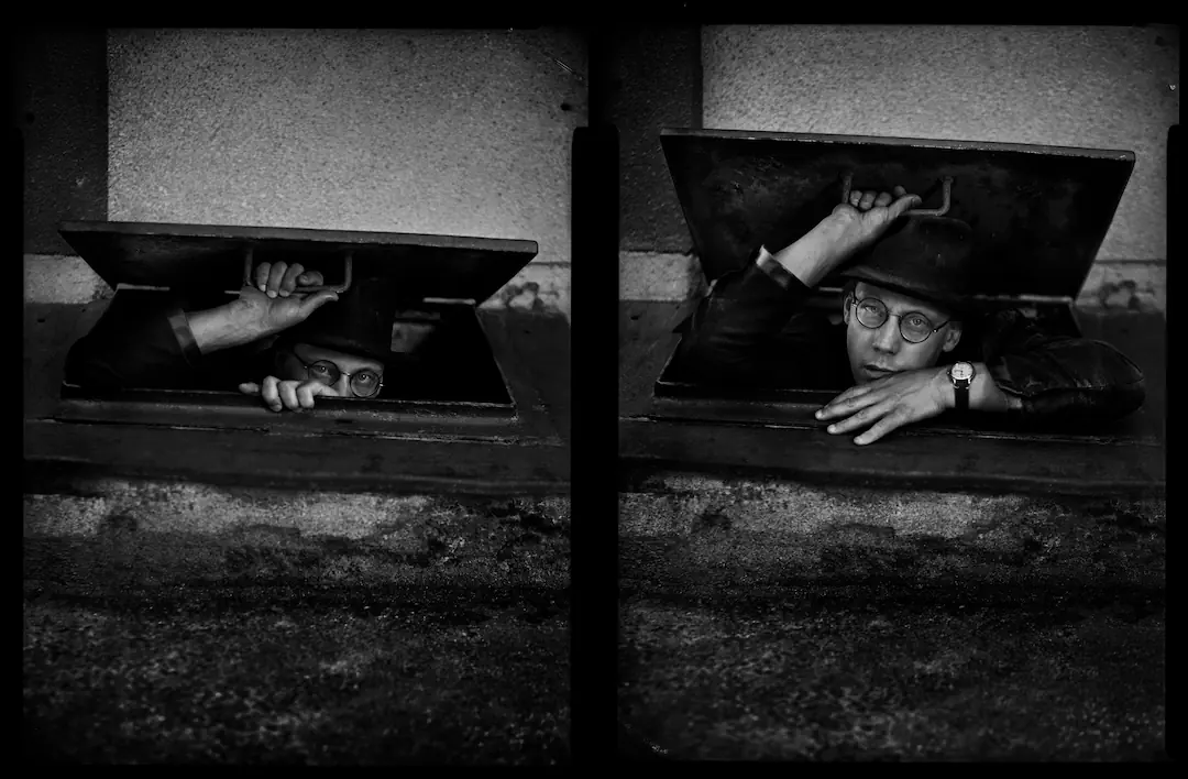 Studioporträtt mot grå bakgrund — fotograferad av Fenny
